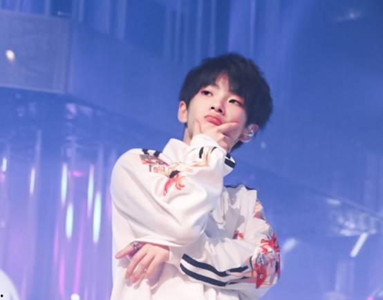 娱乐圈爆料周震南恋情,娱乐圈新恋情引发热议